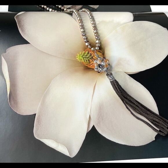 BOHO Tassel Necklace with pearls and brown Leather - Picture 11 of 13